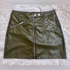 Wild Fable Olive Green Faux Leather Moto Mini Skirt Womens size 4